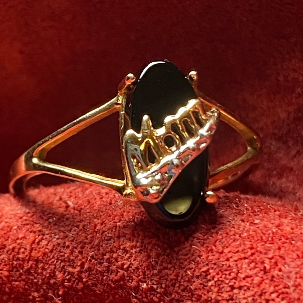 Women’s gold 10K onyx 10K ring